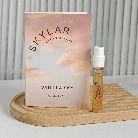 New Skylar Vanilla Sky edp Sample Spray 0.05 oz/ 1.5ml - Picture 1 of 2
